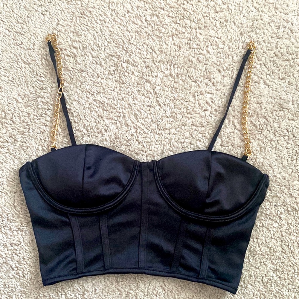 BLACK CHAIN CROP TOP